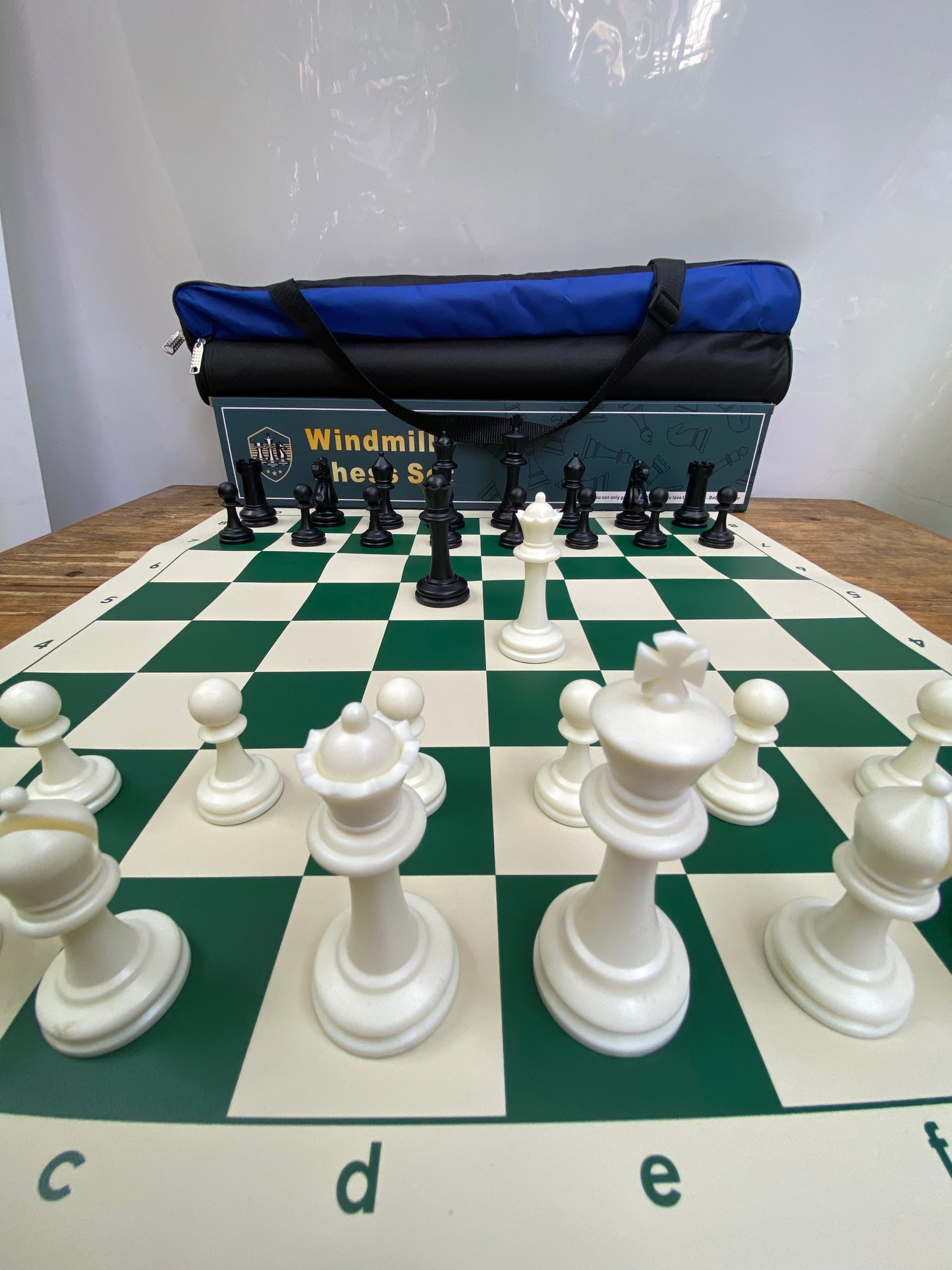 Windmill Staunton Emisario Design Chess set (chess pieces + roll-up mat board + Nylon tube bag)