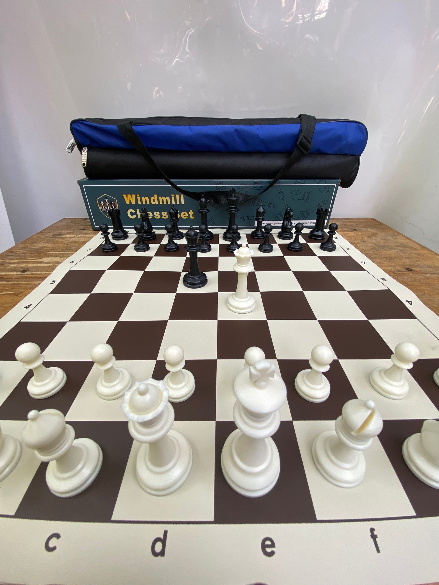 Windmill Staunton Emisario Design Chess set (chess pieces + roll-up mat board + Nylon tube bag)