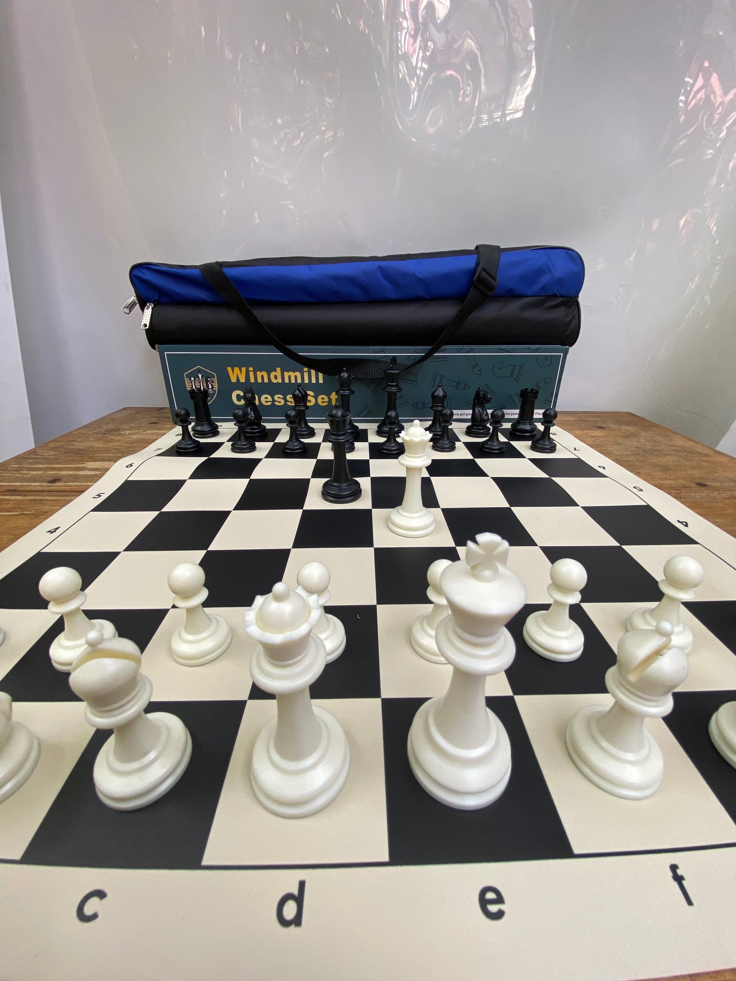 Windmill Staunton Emisario Design Chess set (chess pieces + roll-up mat board + Nylon tube bag)