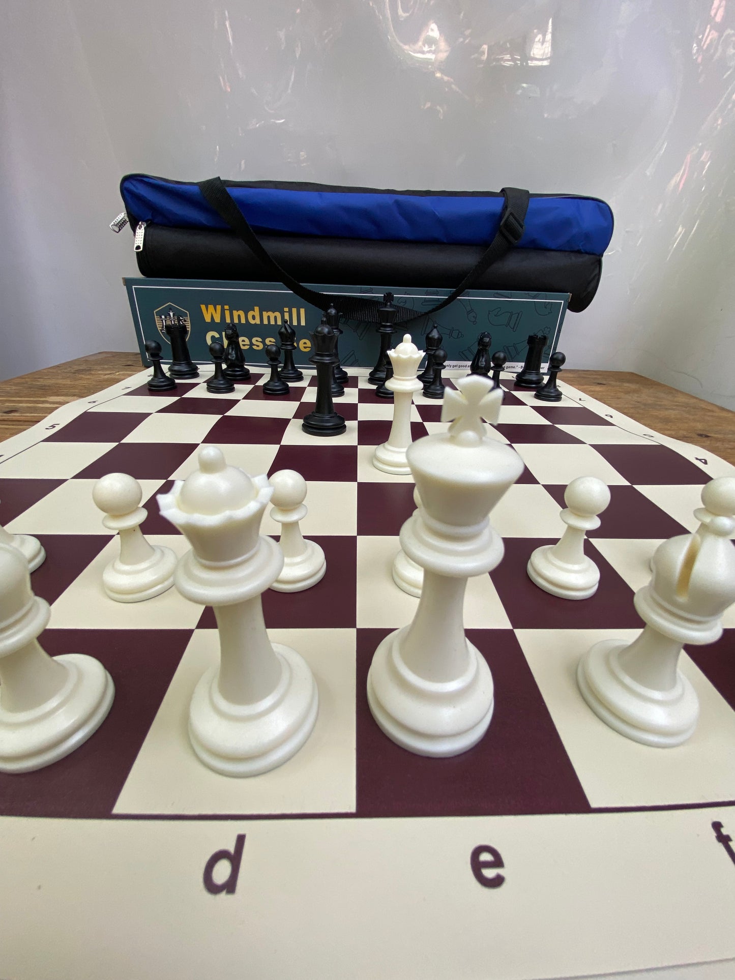 Windmill Staunton Emisario Design Chess set (chess pieces + roll-up mat board + Nylon tube bag)